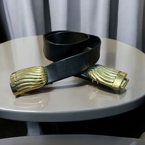 Vintage 1980s black/gold belt, chunky gold closure.